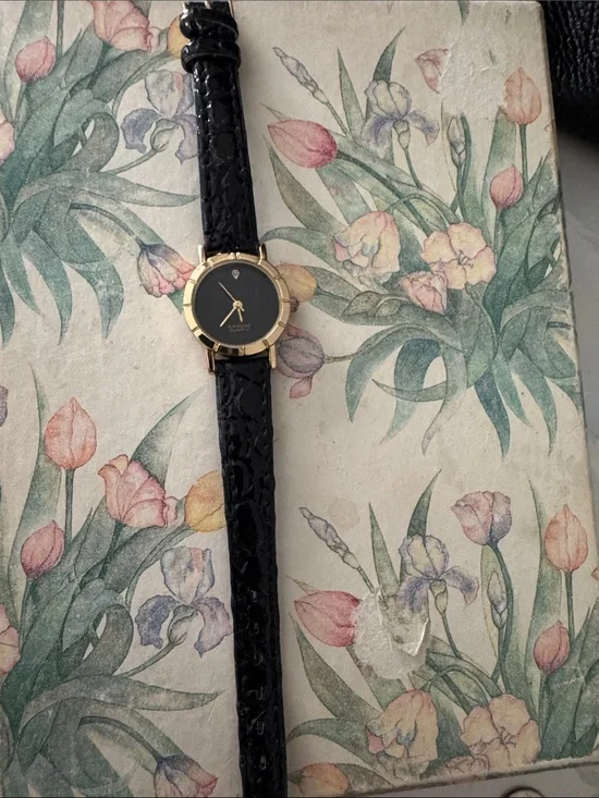 Vintage - Classic Black and Gold Women’s Watch - Elegant Leather Strap