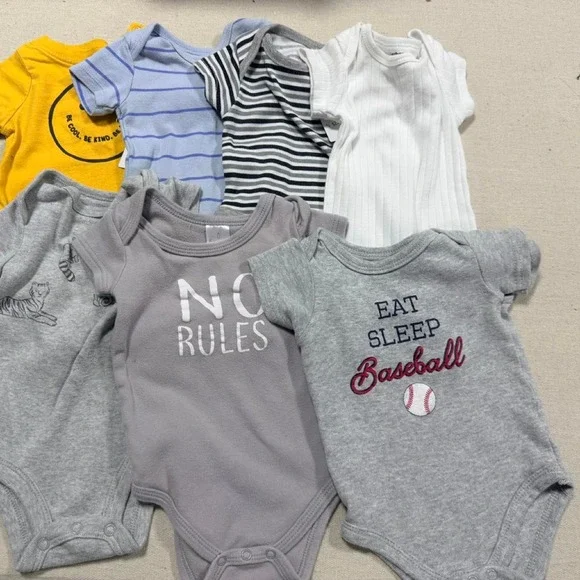Baby Bodysuit Bundle 7 Piece Set 0-3 Months Grey Blue Yellow White Graphic
