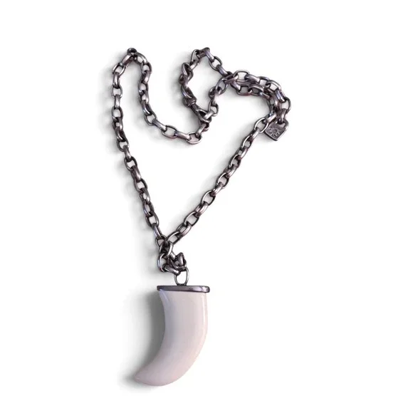 Authentic UNOde50 Retired cream resin 3in Tusk horn necklace, chunky slvr chain