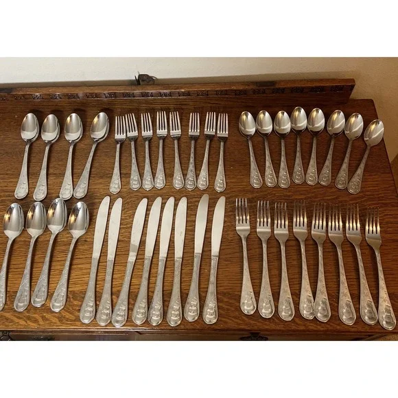 SNOWMAN FROST Cambridge 40 Pieces - 8 Settings 18/0 Stainless Flatware