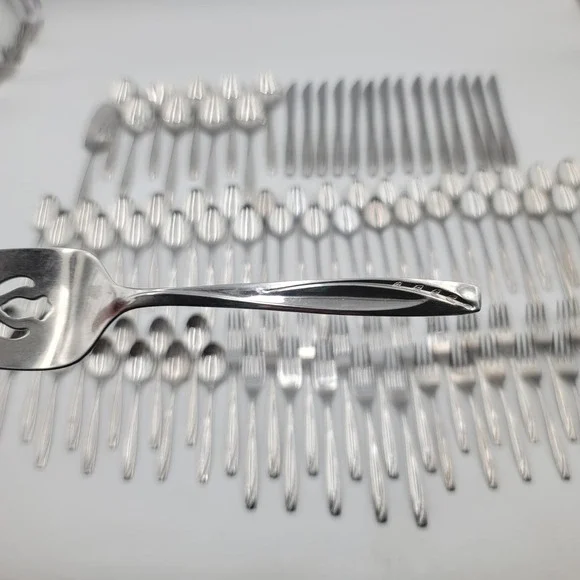 91 pc Lawncrest Rogers Cutlery International Stainless Flatware 11 Serving pcs