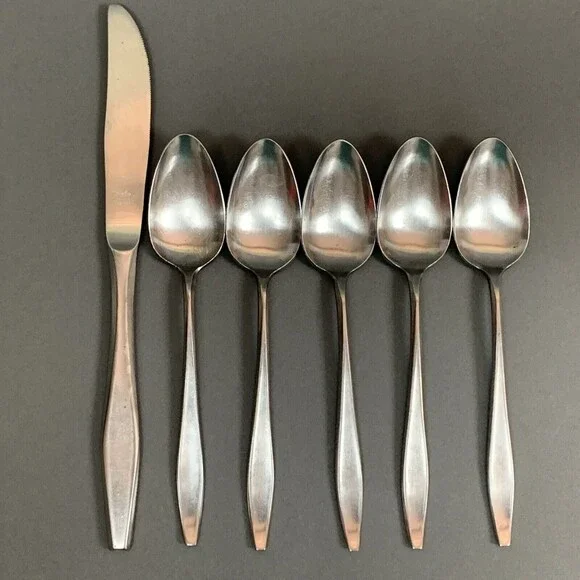Valor Stainless Steel‎ Spoons and Knife Made in Japan Lot of 6