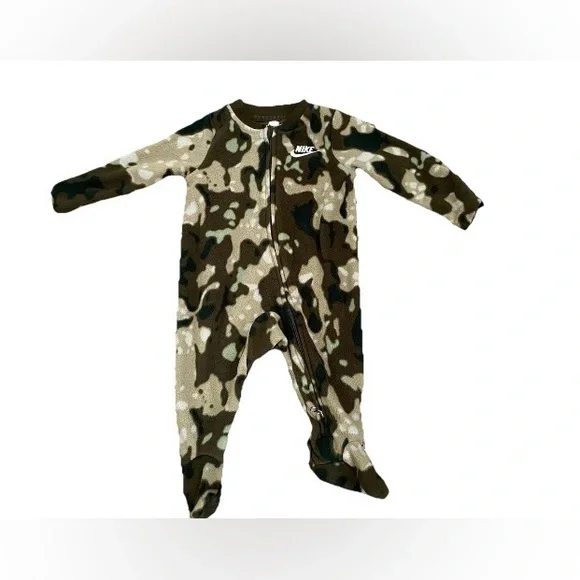 Nike camo footed pajamas size 3 months fleece warm cozy boys girls