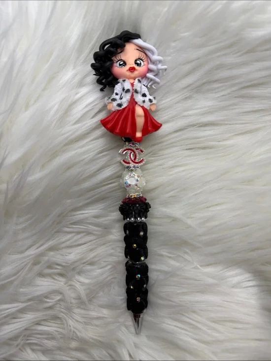 Cruela Red & Black Decorative Novelty hearts Pen with Doll Topper