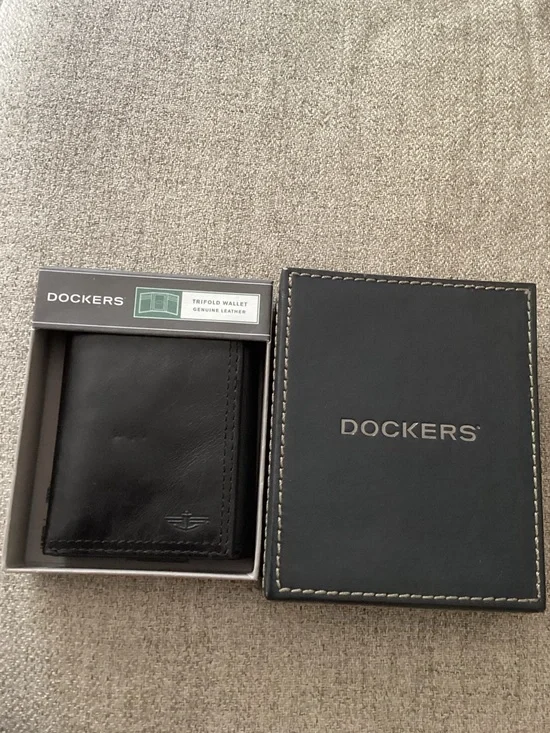 NEW! Leather Dockers Black Trifold Wallet still in Gift Box - Genuine Leather
