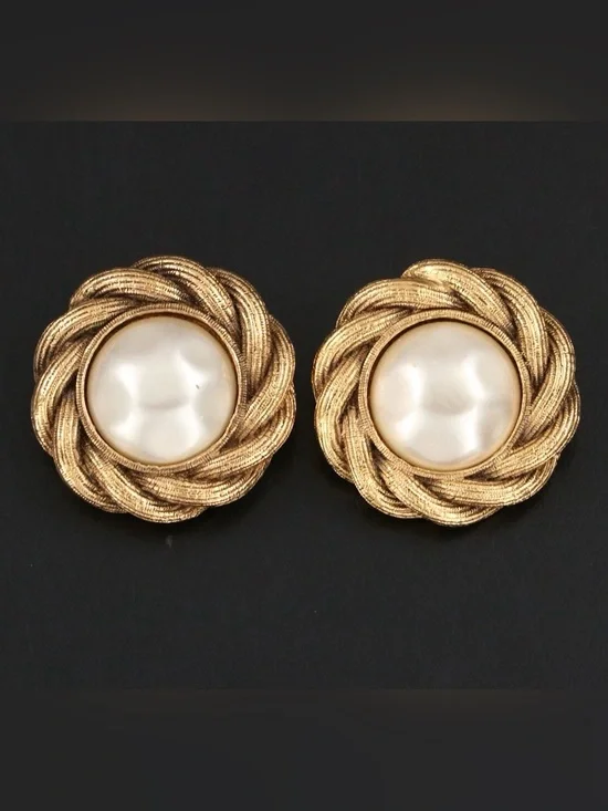 CHANEL Pearl with Gold Rope Trim Clip Earrings