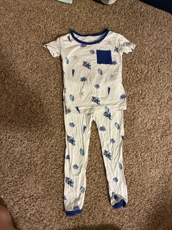 Kyte BABY White and Navy Shell-Print Pajama Set