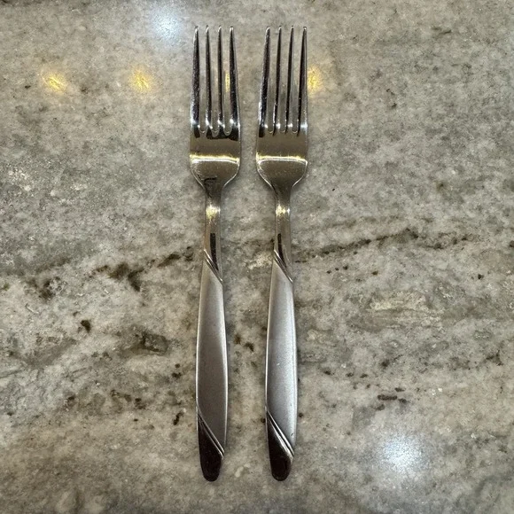 Oneida Risotto Dinner Forks Set Of 2 Stainless Steel 7-3/4