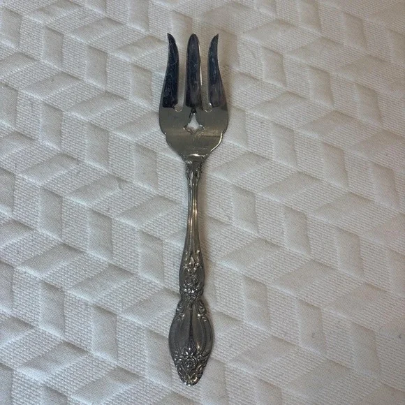 Oneida Stainless Steel Flatware Frederick II Serving Fork With Cut Out Design 9