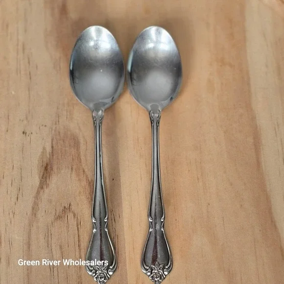 ONEIDA USA Stainless Steel‎ Soup Spoons Set of 2 Silver Floral Handle Elegant