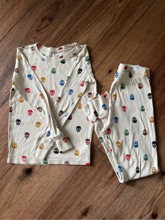 GAP Cream Pajama Set with Multicolor Skull Print