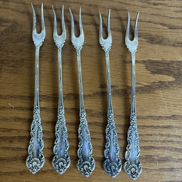 Vintage Wm. Rogers Floral Pattern Pickle/Cocktail Forks 6