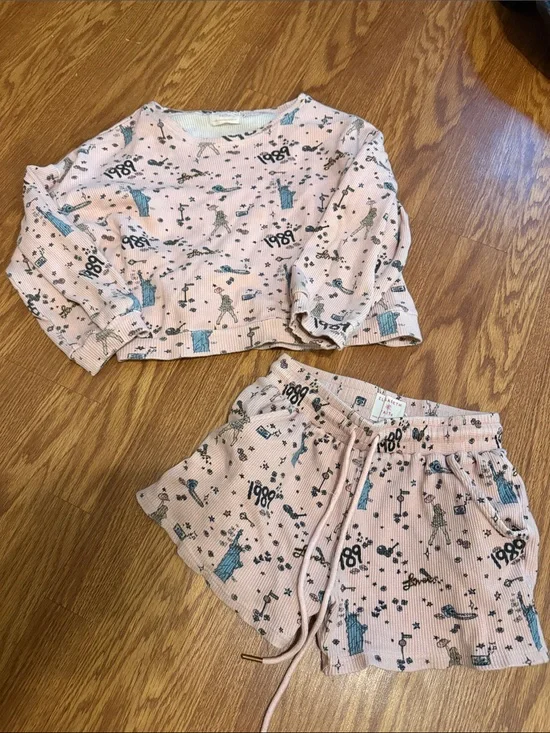 Kids Pink Two-Piece Taylor Swift Pajama Set