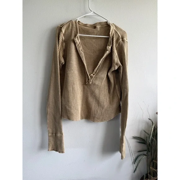 Free People‎ FP One Tan Waffle Knit Henley Top Long Sleeve Raw Edge Cotton m