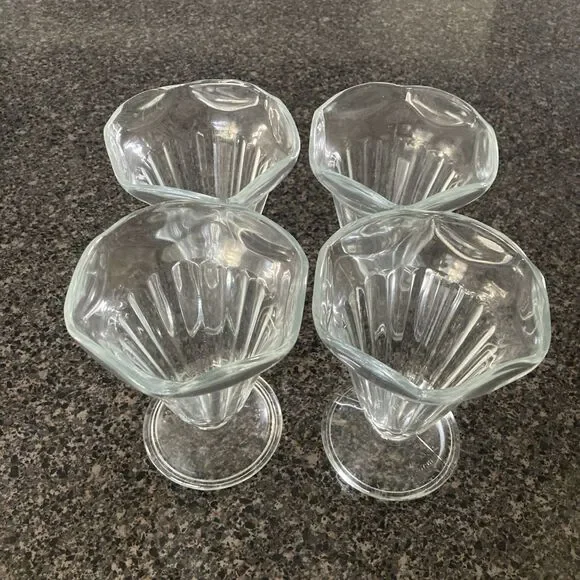 Unbranded Set Of 4 VTG Ice Cream Sundae Dishes Glass Good Condition 1990s