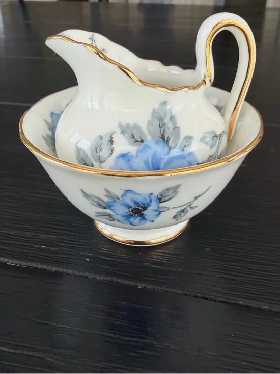 Royal Chelsea Blue Floral Porcelain Creamer and Sugar Bowl with Gold Trim 4535A