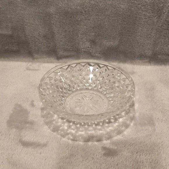 Vintage Clear Pressed Glass Bowl Diamond Point Starburst Pattern 4