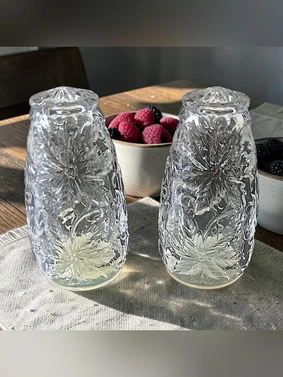 Vintage Princess House Fantasia Salt & Pepper Shakers Crystal Poinsettia Holiday