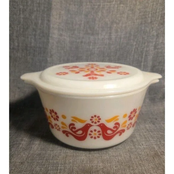 Vtg White Pyrex Friendship 473 Red Birds 1 Quart Casserole Dish with Lid EUC