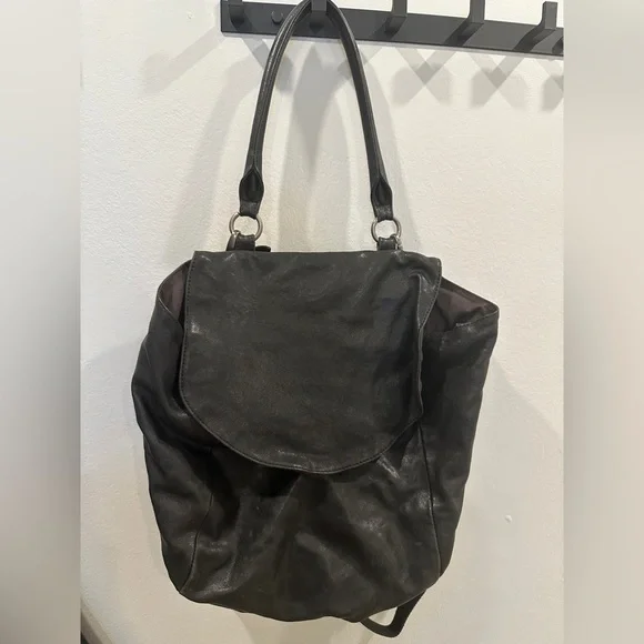 Black leather Amagnes tote/backpack