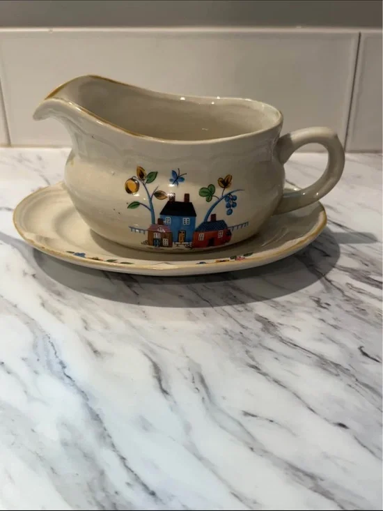 Heartland by INTERNATIONAL Gravy Boat & Underplate/Relish