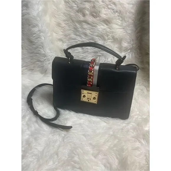 Steve Madden Black Synthetic Top-Handle/shoulder bag Gold Lock Red Chain Accent