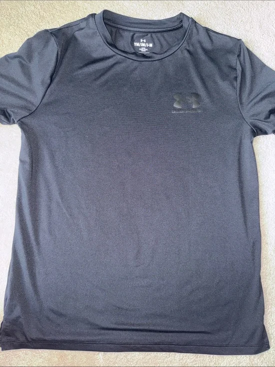 Under armour boys shirt