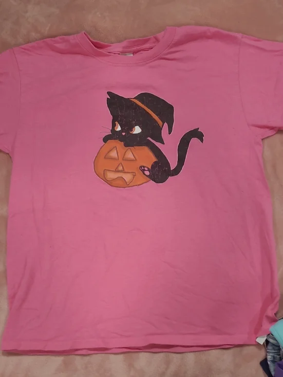 Gildan Pink Tee with Black Cat and Orange Pumpkin Graphic