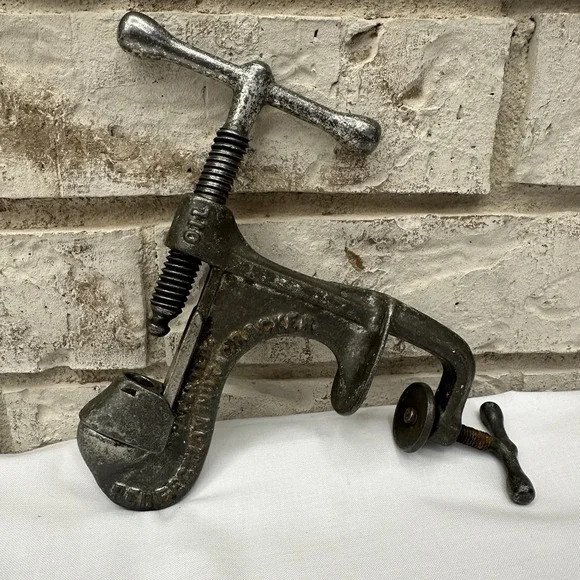 VTG Perfection Nut Cracker Branford Conn. Cast Iron Model 28 Table Counter Mount