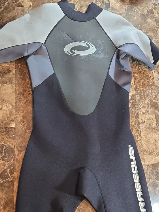 O’RAGEOUS Wetsuit. Boys Size Large. Like New Condition