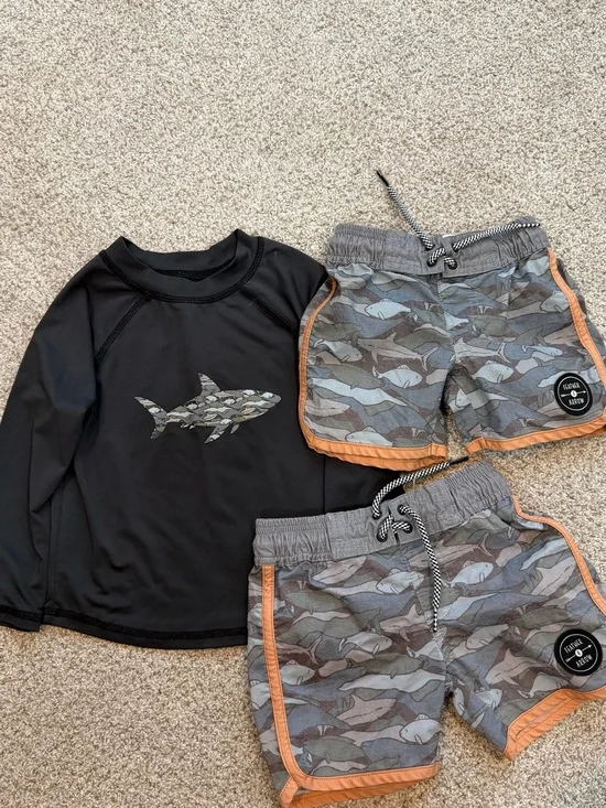 Kids Black Shark Rash Guard Set Gray Camo Swim Shorts feature 4 arrow for Peek