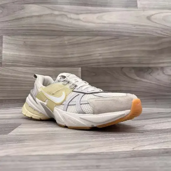 Nike V2K Run Shoes (HV4314-030, Phantom/Light Khaki. Men 10.5 / Women 12