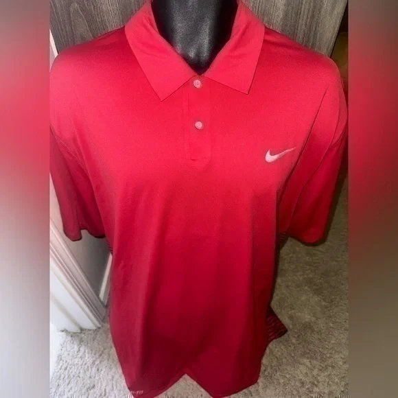 Men’s used Nike Tiger Woods collection size XL polo golf shirt red stripe