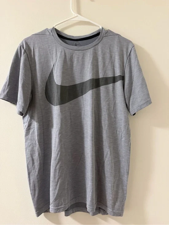 Nike Tee Men M Gray Like New Dri-FIT Short Sleeve Black Swoosh Crew Neck