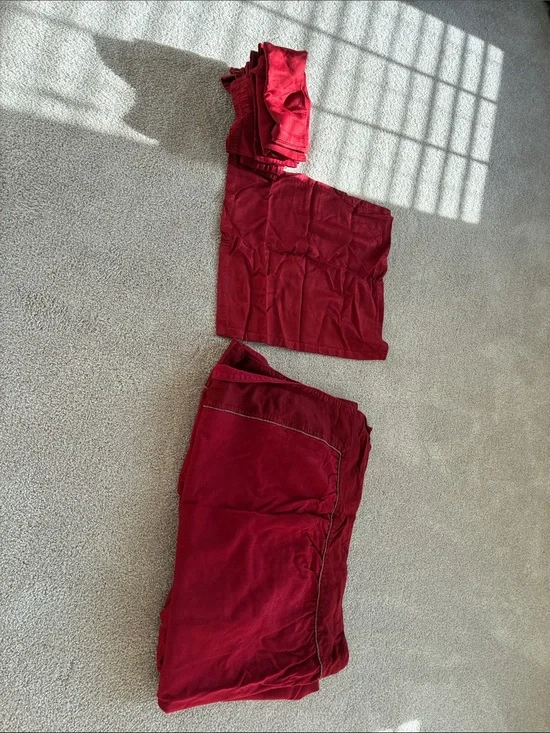 Crate & Barrel Red table cloth & 8 90”x60”. 8 napkins Beautiful gold cording.