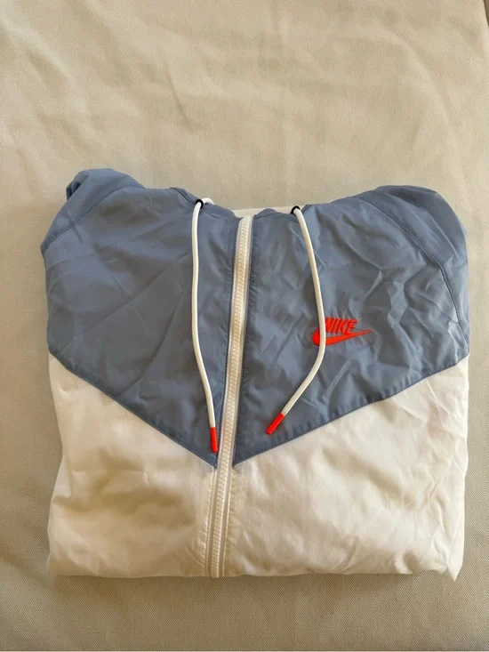 Nike Men’s Light Blue & White Colorblock Windbreaker with Red Logo