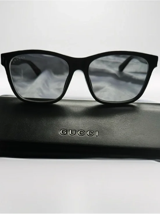 NWOT Authentic Gucci Black Sunglasses with Gold Tone Accents & Web Stripe