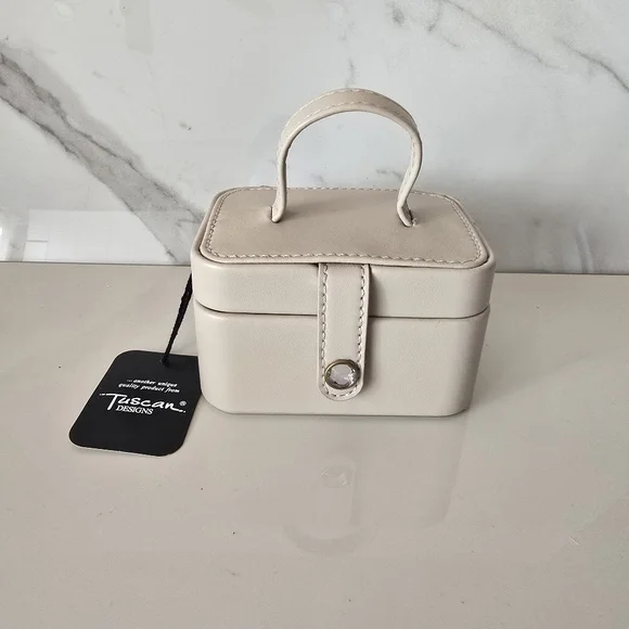 Tuscan Designs | Cream Jewelry Travel Case
