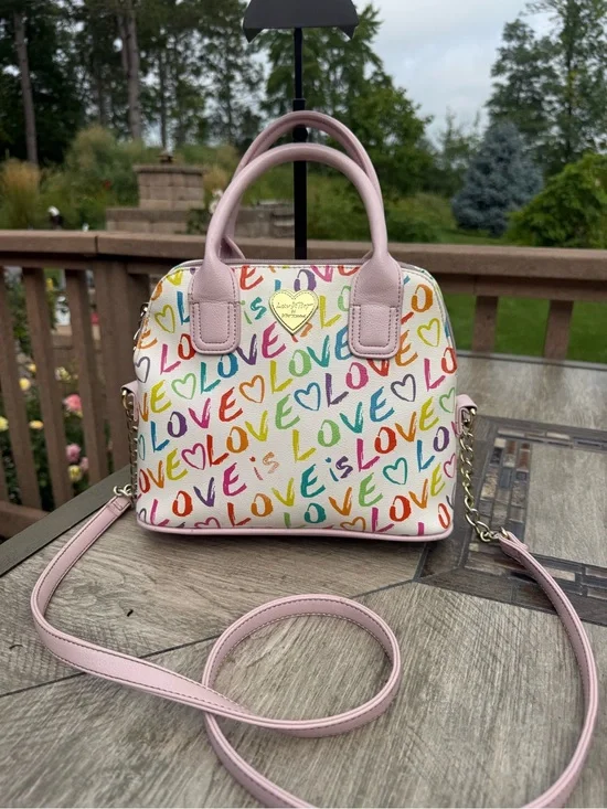 GUC Betsey Johnson LBLIN! 'Love Is Love