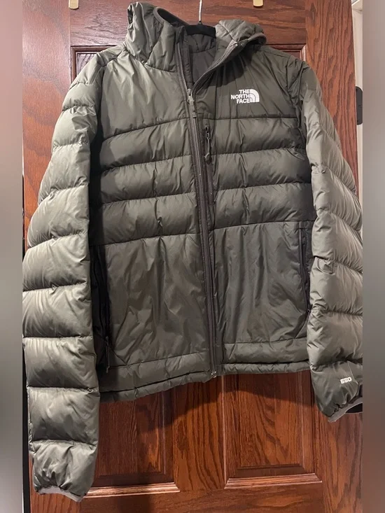 The North Face men’s size large olive puffer coat with hood