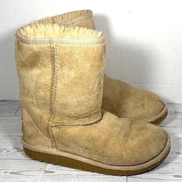 Girls Sand Beige Tan Classic Suede Sheepskin Winter Uggs Boots 5251 Size‎ 13
