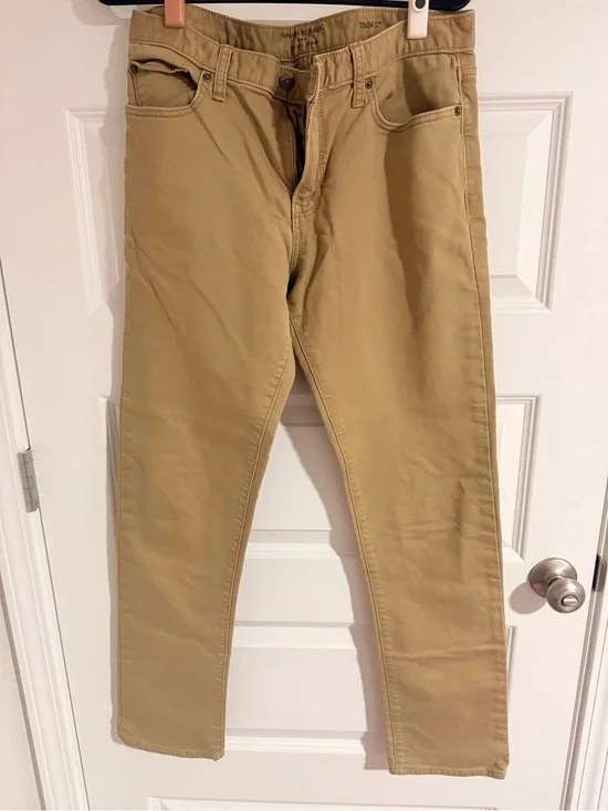 Banana Republic Men's Chino Pants in Khaki Tan