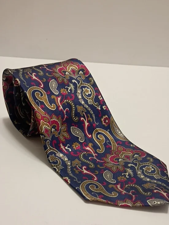 Classic Paisley Silk Tie in Navy and Burgundy 56