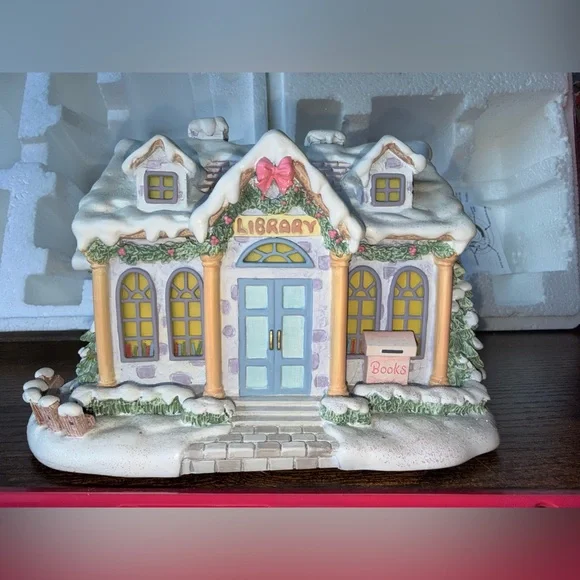 Precious‎ Moments Hawthorne Village Quiet Time Library 2002 - Boxed & Lighted
