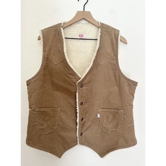 Vintage Levis corduroy Western vest Sz Large Tan sherpa lining Made In USA 70's