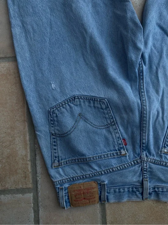 Levi's 560 Relaxed Comfort Fit Light Blue Denim Jeans - W38 L32