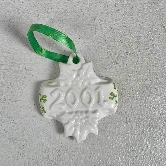 Royal Tara Ireland Porcelain 2001 Shamrock Ornament