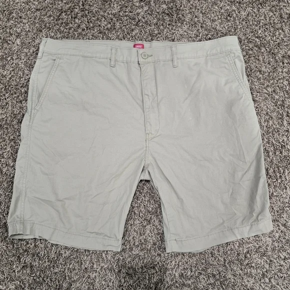 Levi's Men Chino Khaki Shorts W42