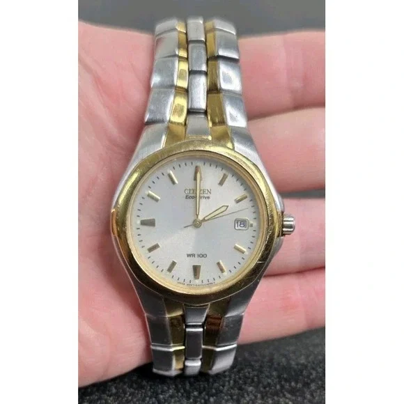 CITIZEN ECO~DRIVE WR 100 Men Career WRISTWATCH CIRCA 1996‎ REF8776A E110 K15699