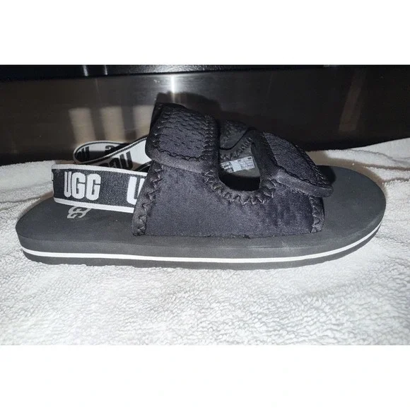 Ugg Sandals Boys Black and‎ White Sandals Youth Size 12